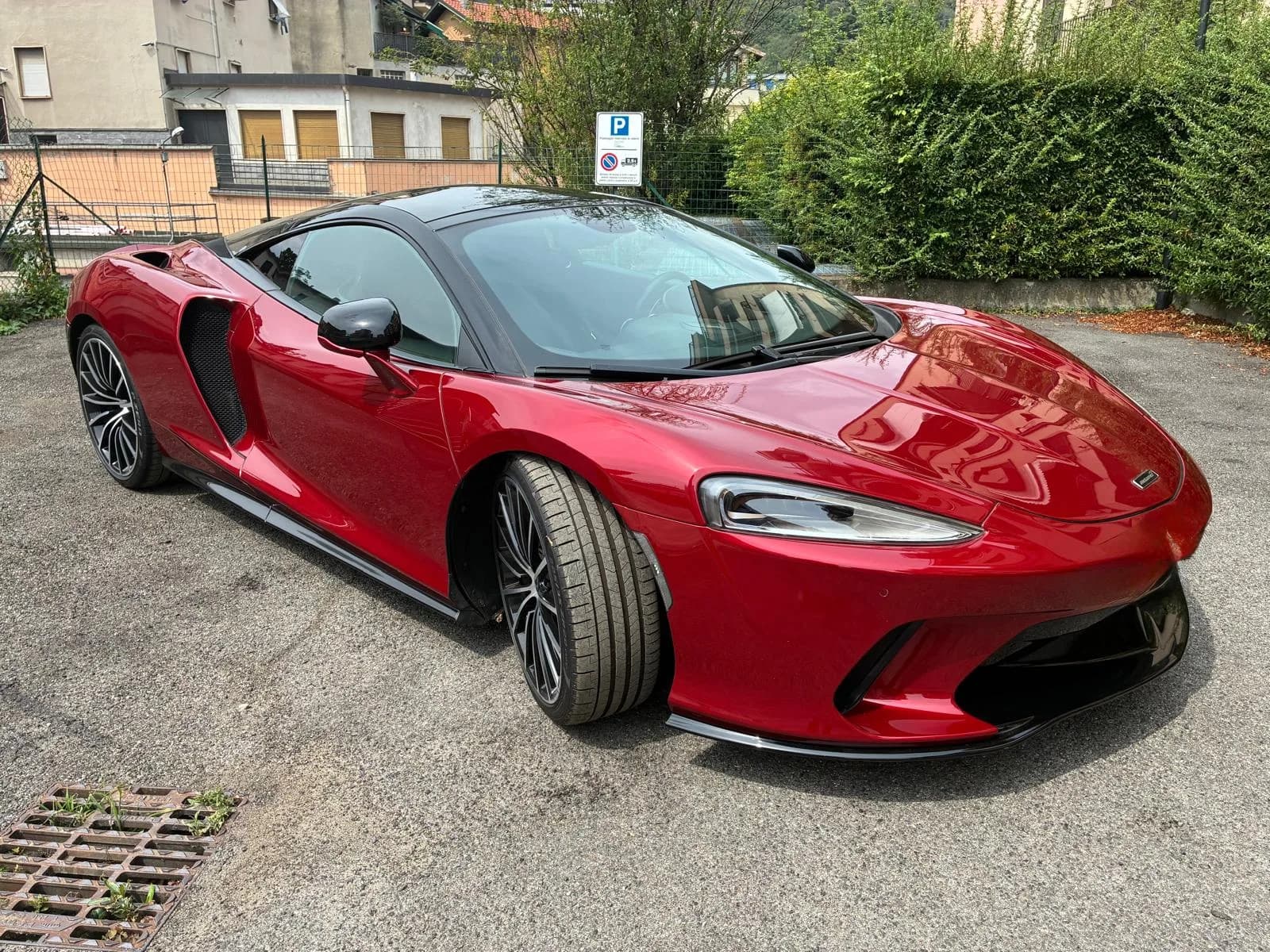 McLaren GT