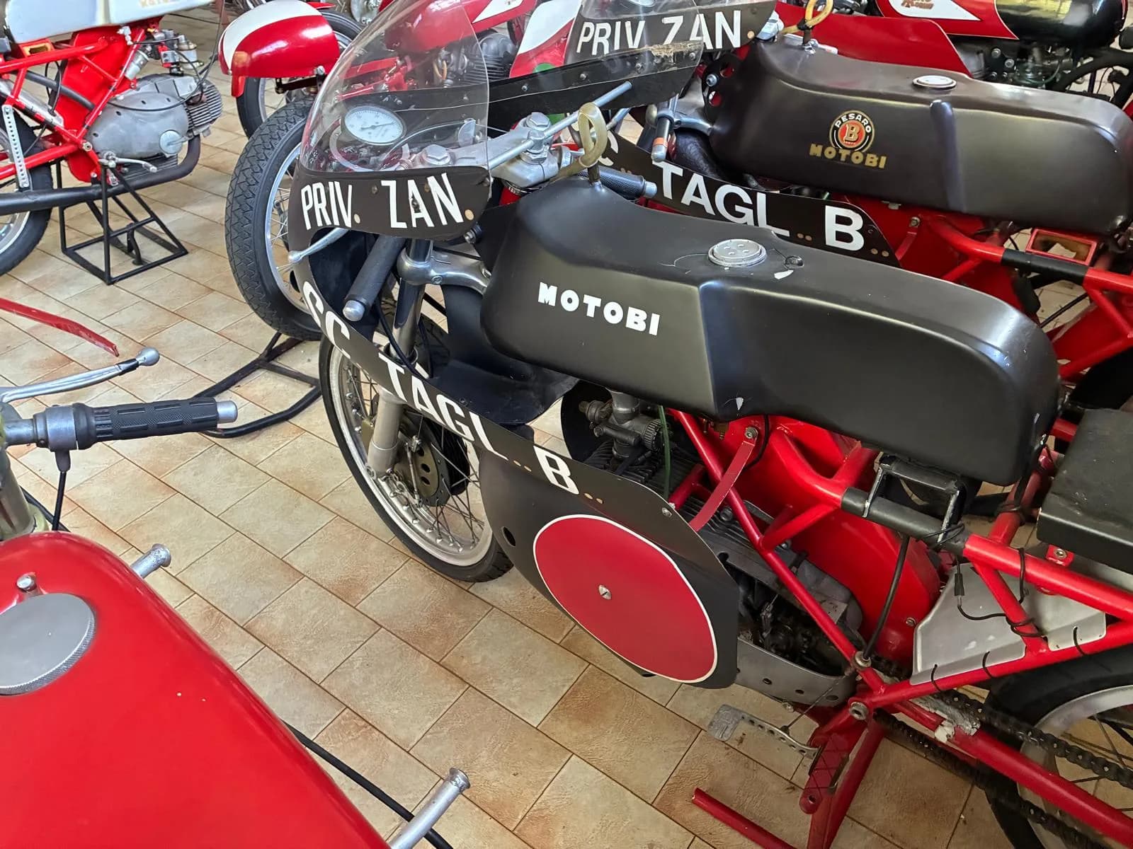 Moto B cc 175 anni '50 modello Zanzari Competizione